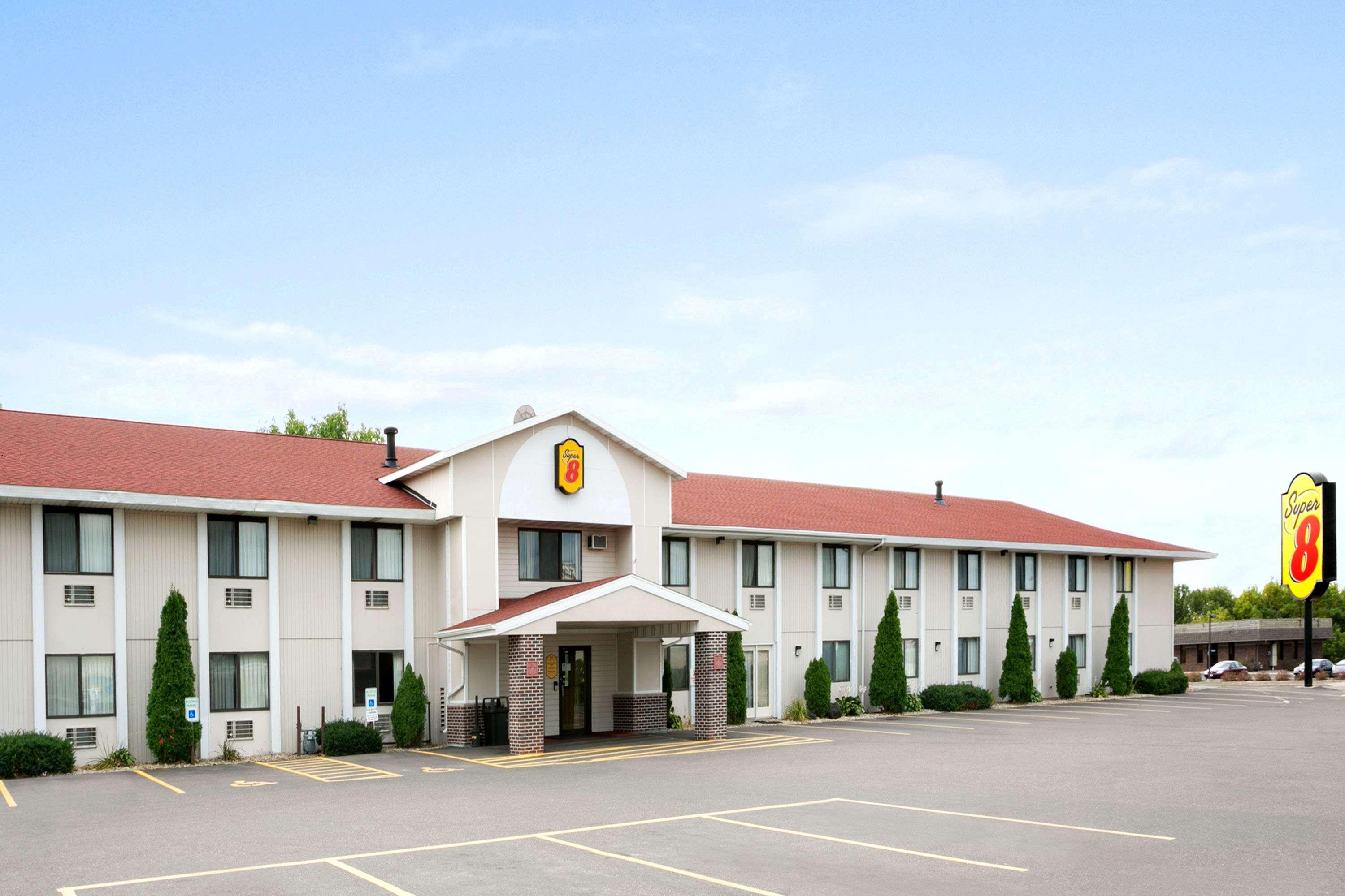 Super 8 By Wyndham Eau Claire Wi Hotel Kültér fotó