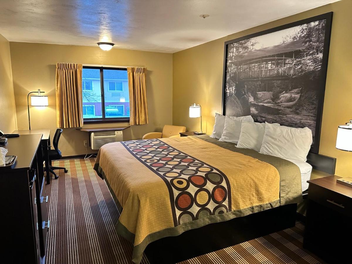 Super 8 By Wyndham Eau Claire Wi Hotel Kültér fotó