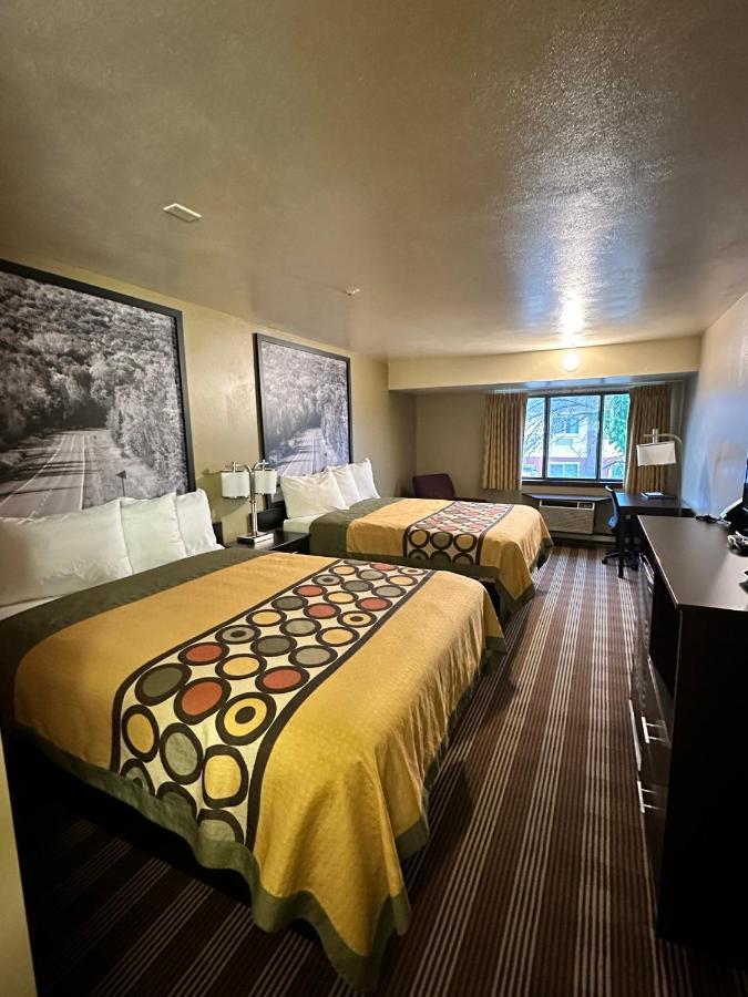 Super 8 By Wyndham Eau Claire Wi Hotel Kültér fotó