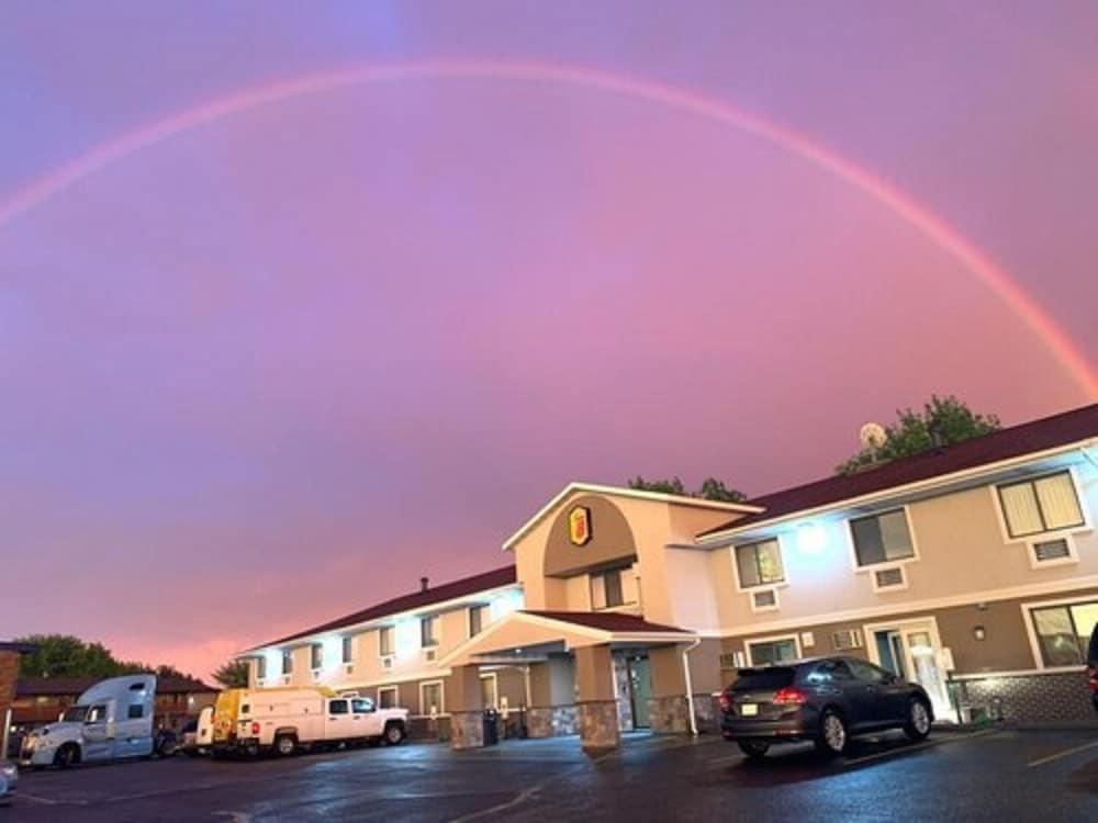 Super 8 By Wyndham Eau Claire Wi Hotel Kültér fotó