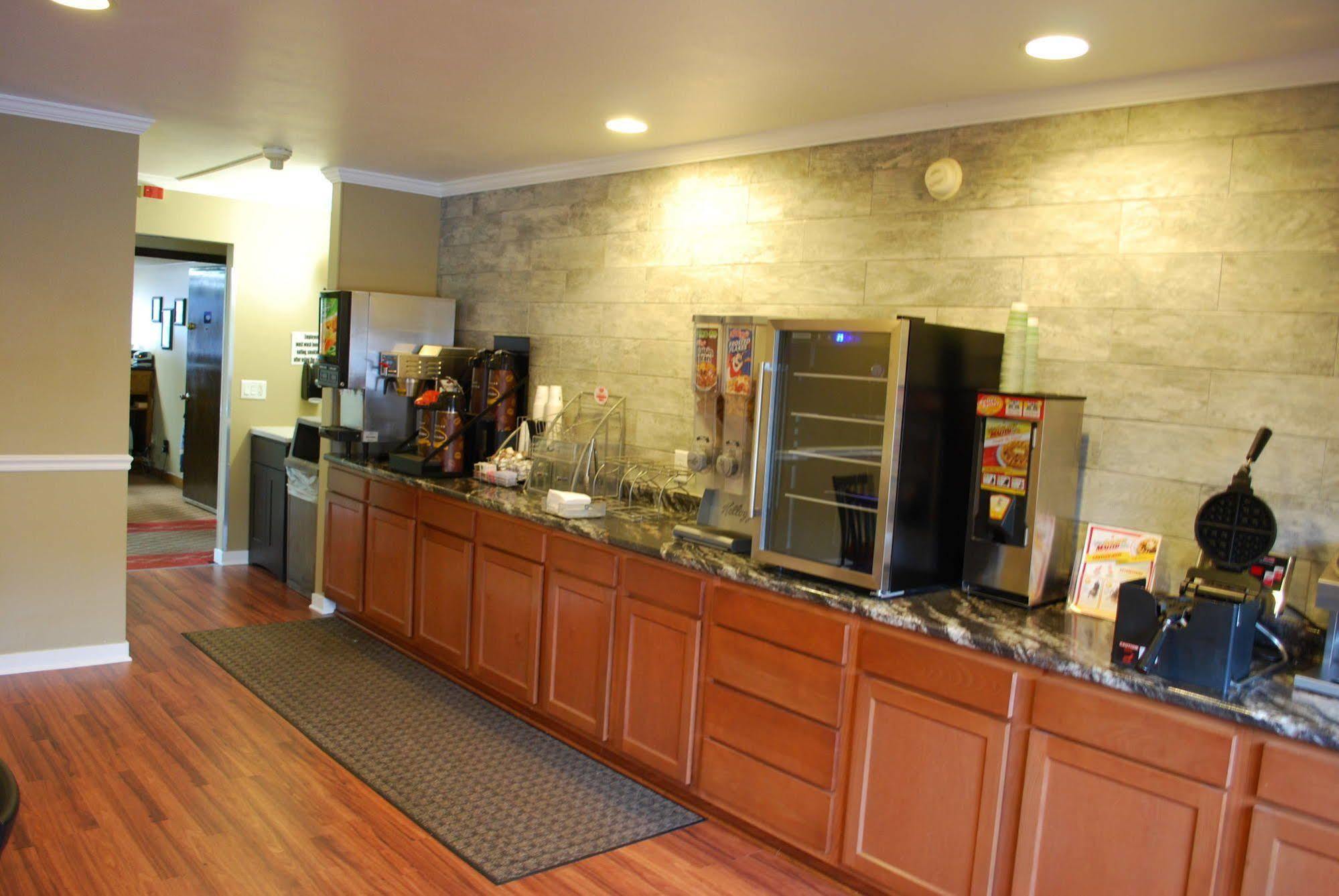 Super 8 By Wyndham Eau Claire Wi Hotel Kültér fotó