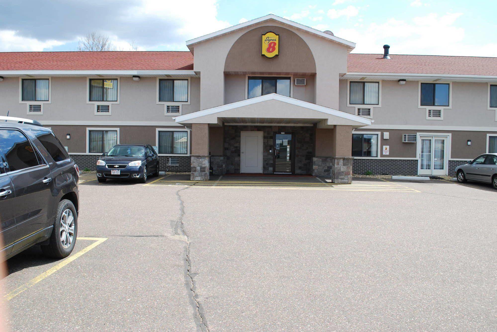 Super 8 By Wyndham Eau Claire Wi Hotel Kültér fotó