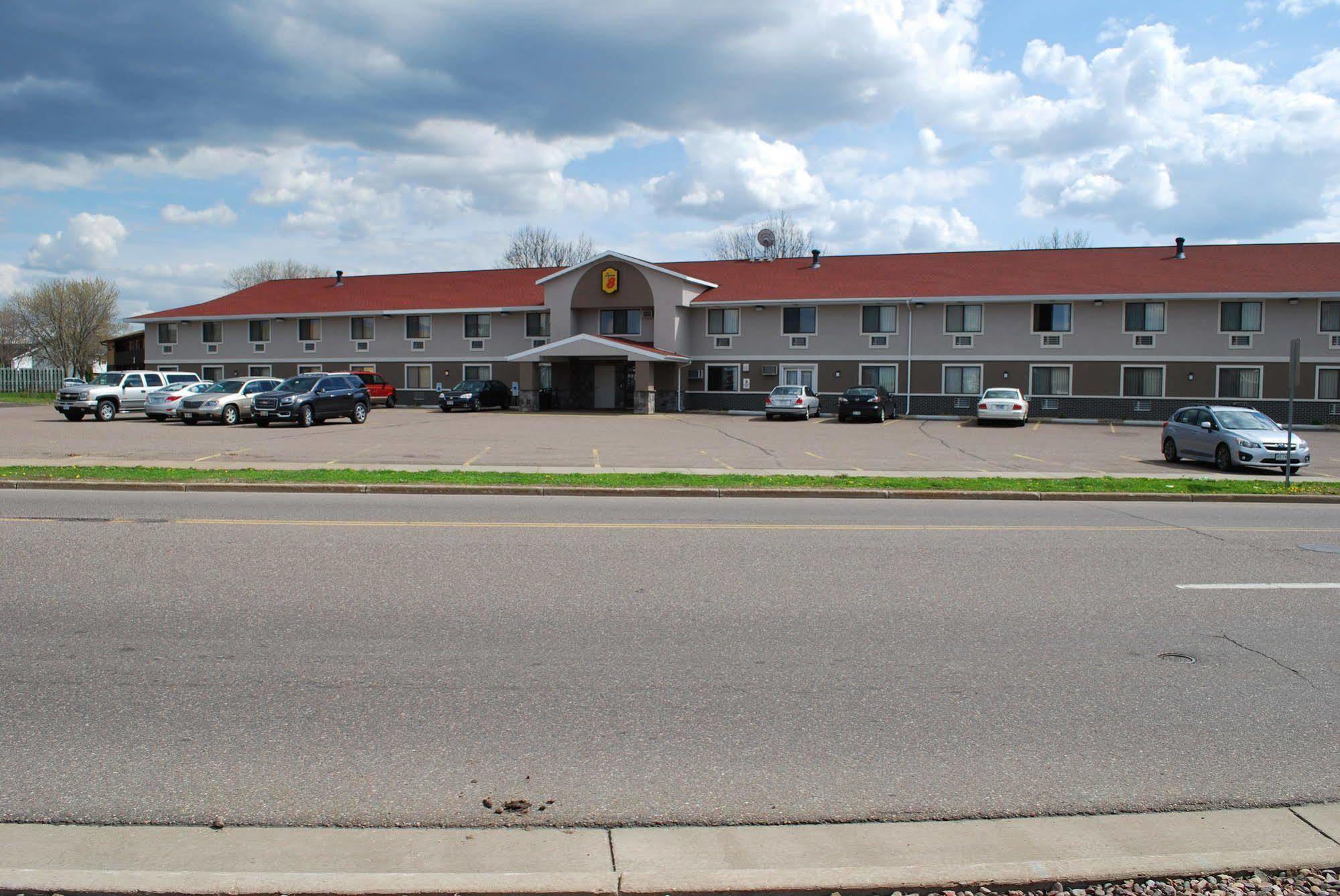 Super 8 By Wyndham Eau Claire Wi Hotel Kültér fotó